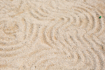 Fototapeta na wymiar Pattern on the yellow sand.