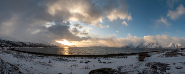 Landschaft im Winter in der Kommune Kafjord, Norwegen