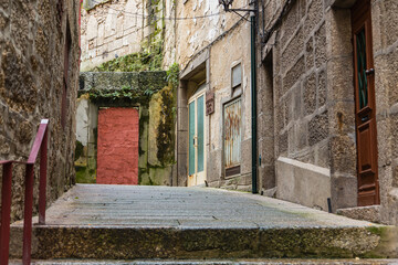 Fototapeta na wymiar ポルトガル　ギマランイスの石畳の路地