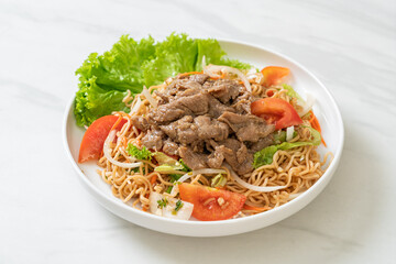 instant noodle spicy salad with pork