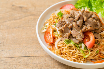 instant noodle spicy salad with pork