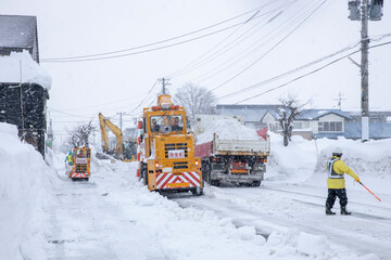 豪雪地域の道路の排雪風景