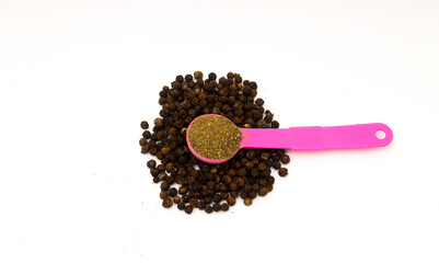 black peppercorns and powder 