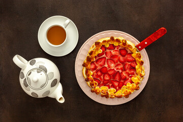 Fresh strawberry gift pie for breakfast with green tea