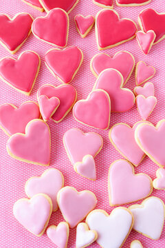 Herz Kekse mit rosa Zuckerguss