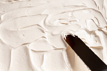 the texture of the whipped meringue cooking Pavlova roll
