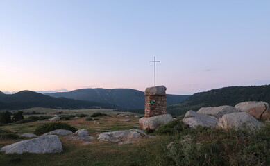 Lac des Bouillouses et massif du Carlit dans les Pyr&eacute;n&eacute;es-Orientales
