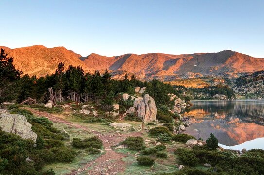 Lac des Bouillouses et massif du Carlit dans les Pyr&eacute;n&eacute;es-Orientales