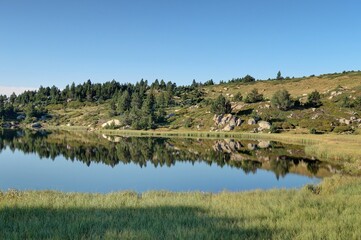 Lac des Bouillouses et massif du Carlit dans les Pyrénées-Orientales