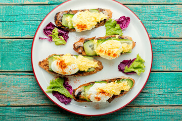 Breakfast with egg benedict