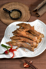 Spiced chilli chicken feet