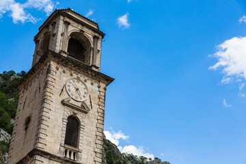 Fototapeta na wymiar モンテネグロ　コトルの聖トリプン大聖堂の塔