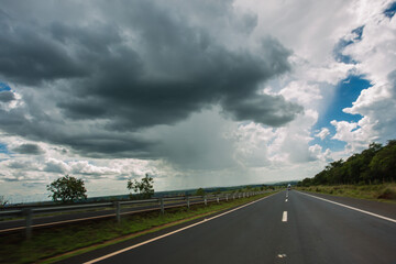A Natureza Glamurosa, um, céu, árvores e muita vida por ae,...