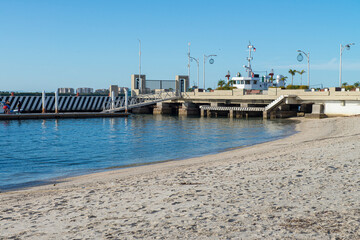 Obraz premium La Paz Bay and its Malecon in a winter afternoon, in the state of Baja California Sur. Mexico