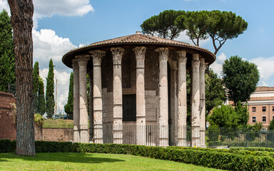 Fototapeta na wymiar Tempel des Hercules Invictus in Rom