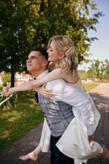Obraz premium Beautiful couple on their wedding day