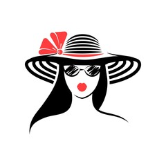 woman with hat and sunglasses
