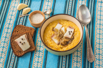 Banosh with toasted bacon and onions. Hutsul lunch. Flat lay