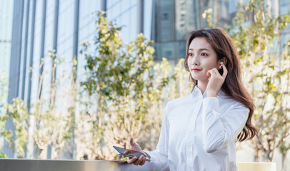 woman talking on cell phone with bluetooth headset - obrazy, fototapety, plakaty