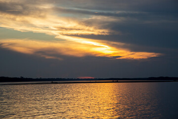 Atardecer R&iacute;o Amazonas