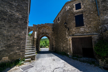 La Couvertoirade joli village médiéval perché en Aveyron.	