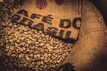 麻袋に入ったコーヒー豆