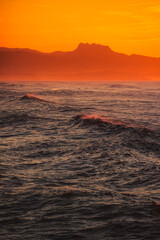 Obraz premium Huge waves on the city of Biarritz at the Basque Country's coast.