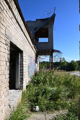 Fototapeta na wymiar Steinbruch, Baggersee und früheres Gefängnis Rummu in Estland, jetzt Badesee