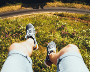 Jambes au dessus du vide