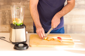 person slicing appel