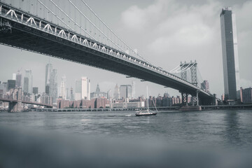 Obraz premium City bridge and city skyline in New York