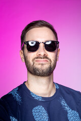 Obraz premium Male Model in studio shoot with pineapple and pink background