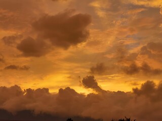 Cielo nublado de un atardercer