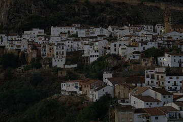 Fototapeta na wymiar view of the town of Chulilla located in the Valencian Community