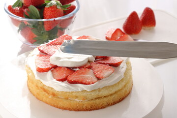 苺のショートケーキを作る
