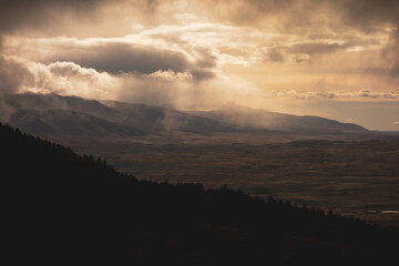 Obraz premium Rain storm with beautiful light in Patagonia