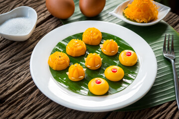 Thong-Eek, Sane Chan and Kanom Jamongkut (Thai sweets) on a white plate with banana leaves.
