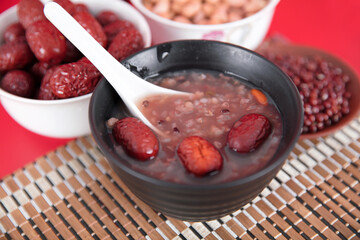 The traditional food of Chinese Laba Festival is Laba porridge and various kinds of dry fruit grains