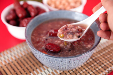 The traditional food of Chinese Laba Festival is Laba porridge and various kinds of dry fruit grains