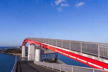 千葉県木更津市にある恋人の聖地、中の島大橋と東京湾が見える風景