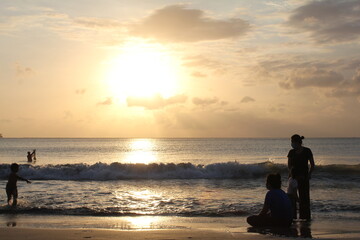 Naklejka na ściany i meble Matahari Terbenam di Pantai Jimbaran
