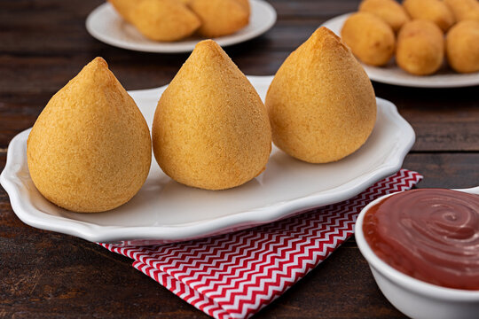 Coxinha de frango com ketchup