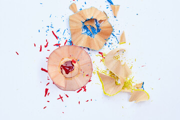 Naklejka premium 綺麗な形の鉛筆削りカスの様子