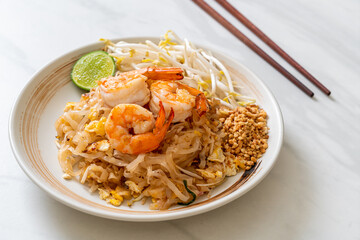stir-fried noodles with shrimp and sprouts or Pad Thai