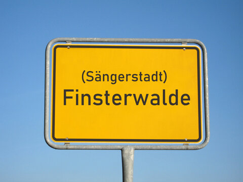 Ortsschild S&auml;ngerstadt Finsterwalde