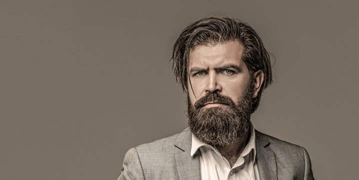 Male Beard And Mustache. Handsome Stylish Bearded Man. Bearded Man In Suit And Bow-tie. Sexy Male, Macho, Long Beard. Studio Portrait Of A Bearded Hipster Man