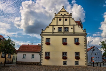 Fototapeta premium niemegk, deutschland - rathaus in der altstadt