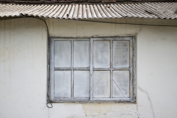 old white house white window