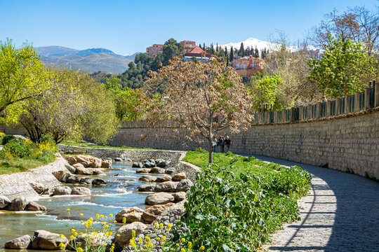 Tour of the Paseo del Sal&oacute;n, along the Genil river and Ronda, Granada. Spain