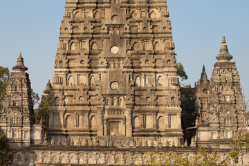 Naklejka premium The stupa at Mahabodhi Temple Complex with blue sky in Bodh Gaya, India.